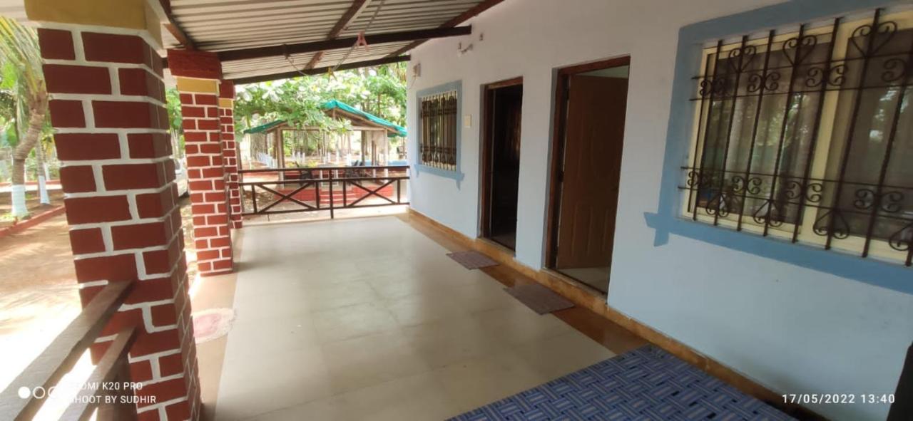 Вилла Vasant Lata Farm House Barashiv Экстерьер фото